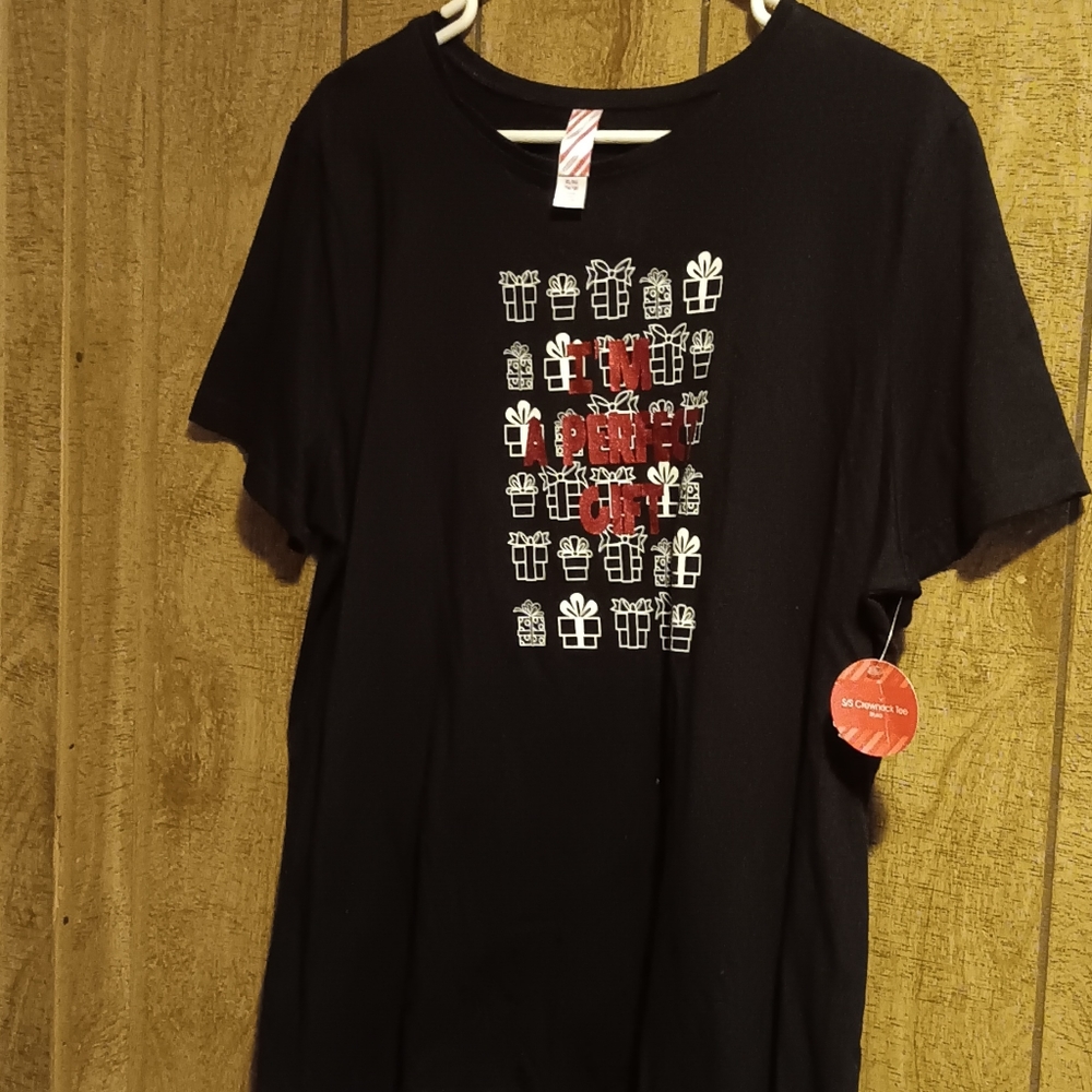 BRAND NEW!!! CHRISTMAS S/S CREWNECK TEE. LADIES SIZE XL (16/18).
